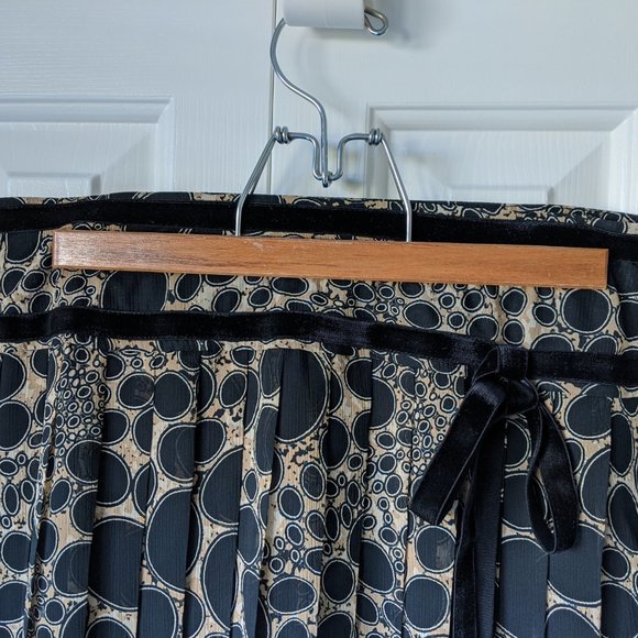 Pretty plated skirt-brand new with tag - Picture 2 of 7